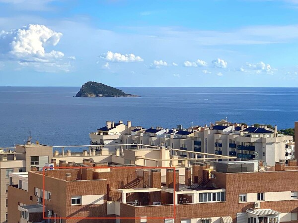 Spacious Penthouse With Three Bedrooms And Sea Views