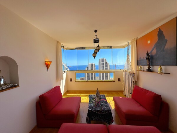 Bright Apartment With Panoramic Views
